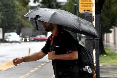 Hay alerta amarilla y naranja por tormentas, lluvias y viento zonda: ¿cuáles son las zonas afectadas?