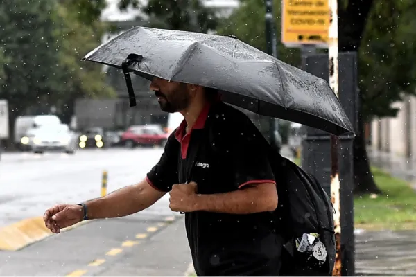 Hay alerta amarilla y naranja por tormentas, lluvias y viento zonda: ¿cuáles son las zonas afectadas?