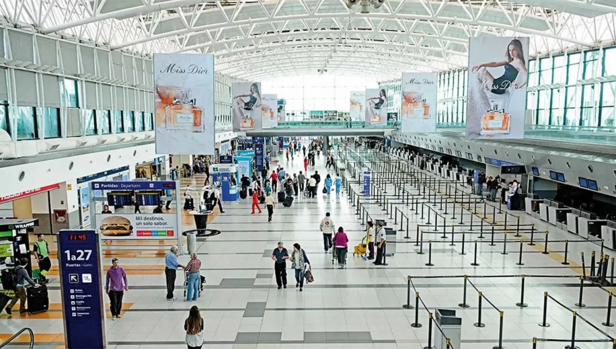 DESDE EZEIZA. El aeropuerto Pistarini es uno de los más usados por los argentinos para sus vuelos internacionales.