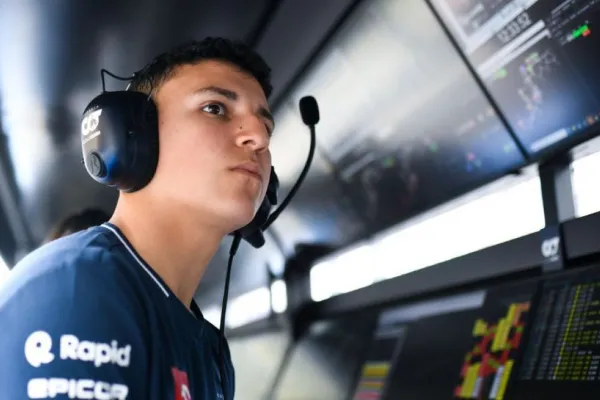 La amenaza para Colapinto hizo un trompo en la práctica libre con el auto campeón del mundo