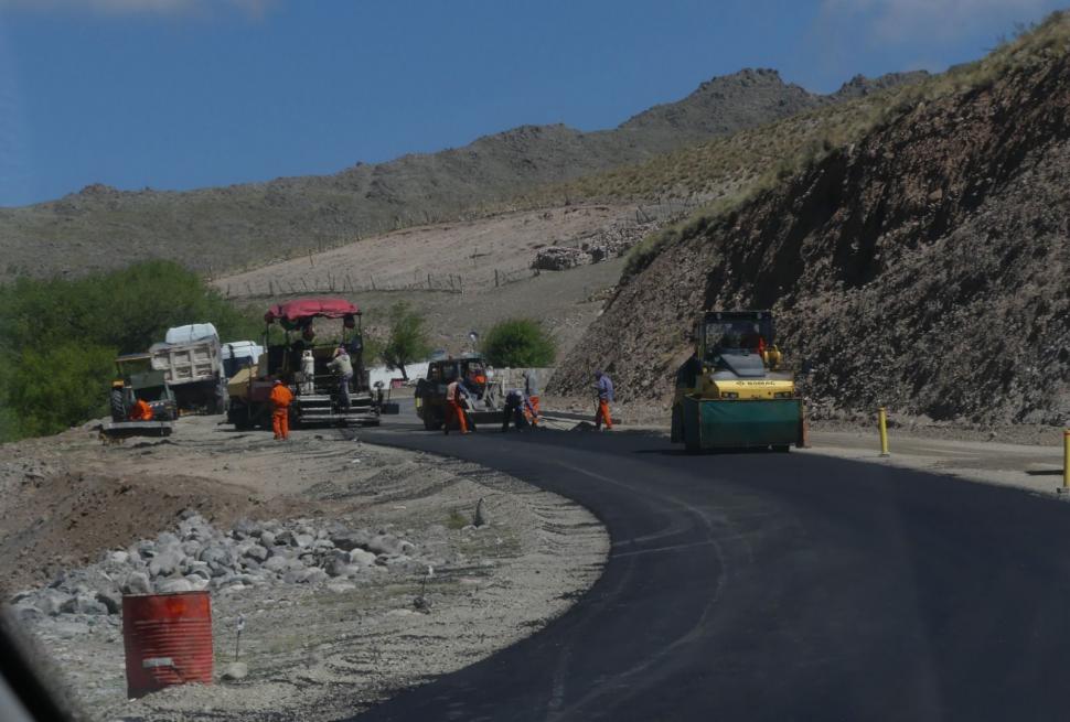 ECONOMÍA. La repavimentación de la ruta 307 es clave para el turismo.