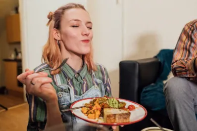 A qué hora debemos cenar en el verano para adelgazar, según nutricionistas