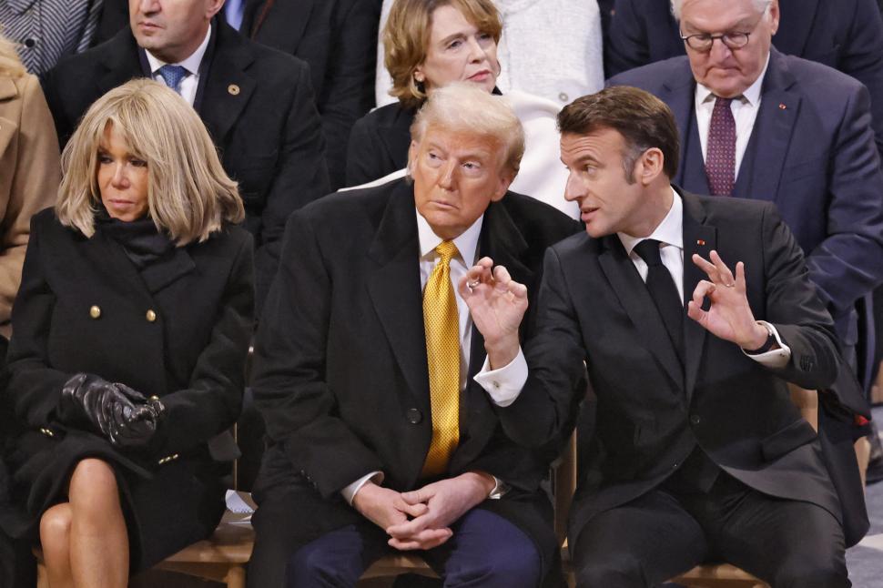 DISTENSIÓN. El presidente Emmanuel Macron, a quien le rechazaron el nombramiento del primer ministro, departe con Donald Trump.