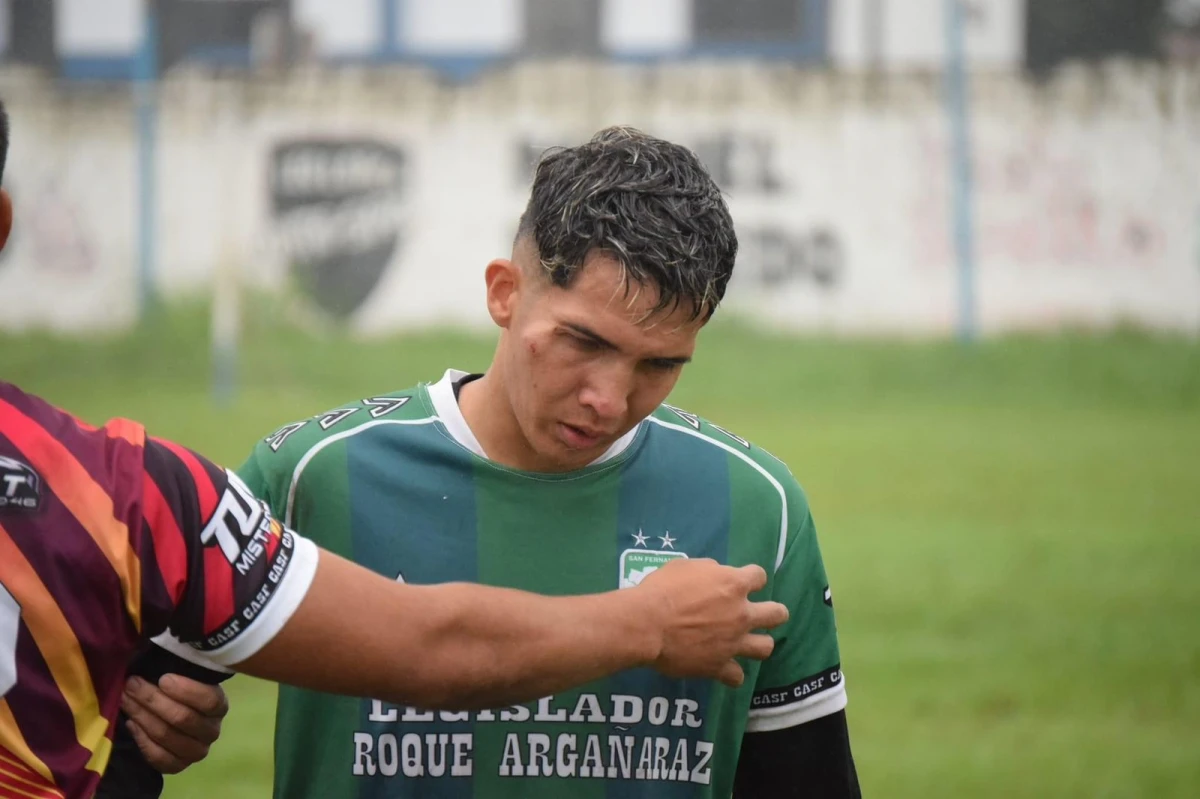 AGREDIDO. Así quedó el rostro del volante de San Fernando José Banegas.