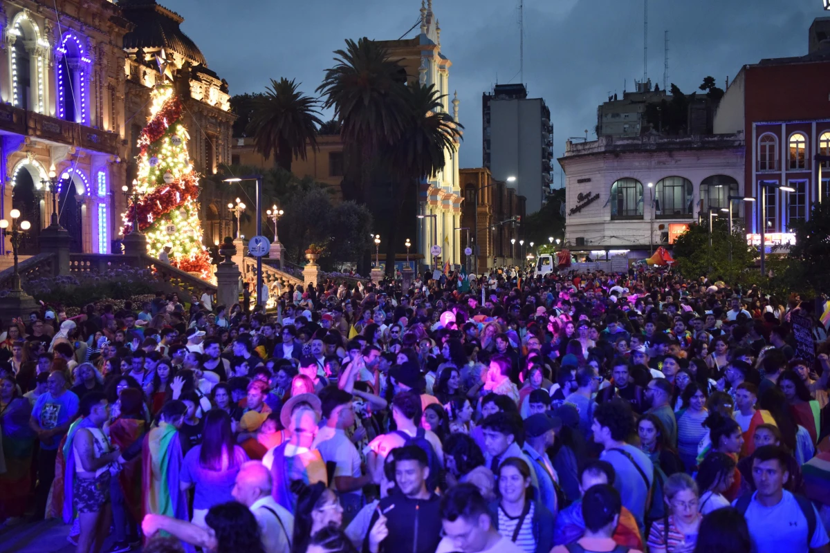 MARCHA DEL ORGULLO LGBTIQ+. “Nuestro orgullo es con derechos, memoria, verdad y justicia; al odio Nunca Más”, fue la consigna de la movilización.