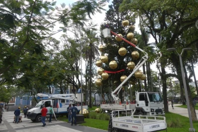 En imágenes: el paisaje urbano se viste de espíritu navideño