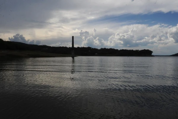 Puja judicial por el embargo a la Hidroeléctrica