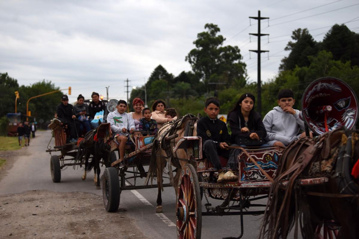 A CABALLO. Algunas familias con carros también peregrinaron al encuentro con María. FOTO/ DIEGO ARÁOZ