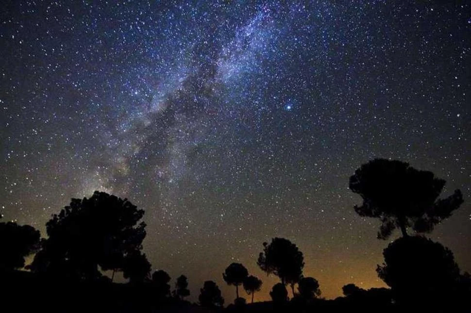 OBJETIVO. Se busca retratar la belleza que ofrece el cielo nocturno.