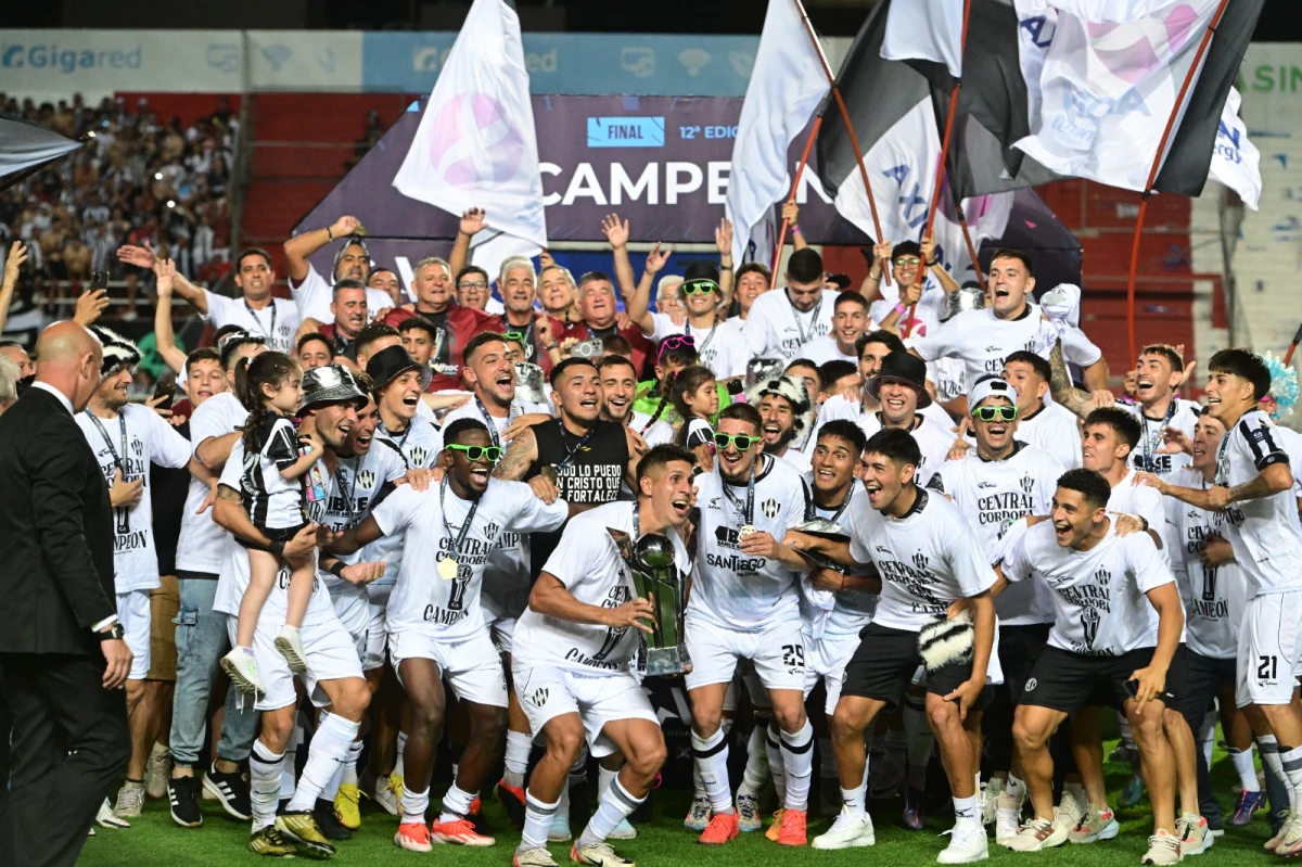 CAMPEÓN. Central Córdoba venció a Vélez por la mínima y alzó el primer título de su historia.