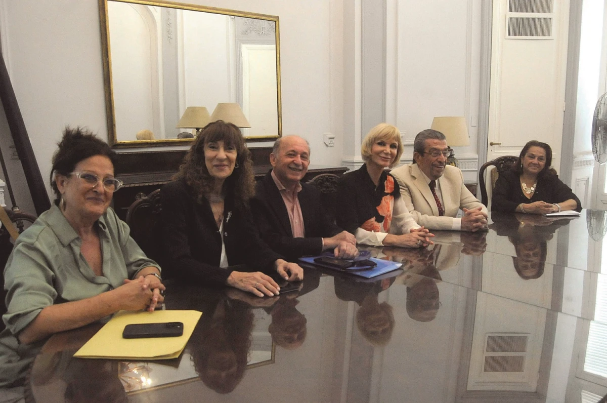 REUNIDOS POR EL ARTE Y LA CULTURA. Ronit Keter, Liliana Falú, Mauricio Guzman, Catalina Lonac, Jorge Migliavaca y Clara Marino hicieron el lanzamiento en conferencia de prensa.