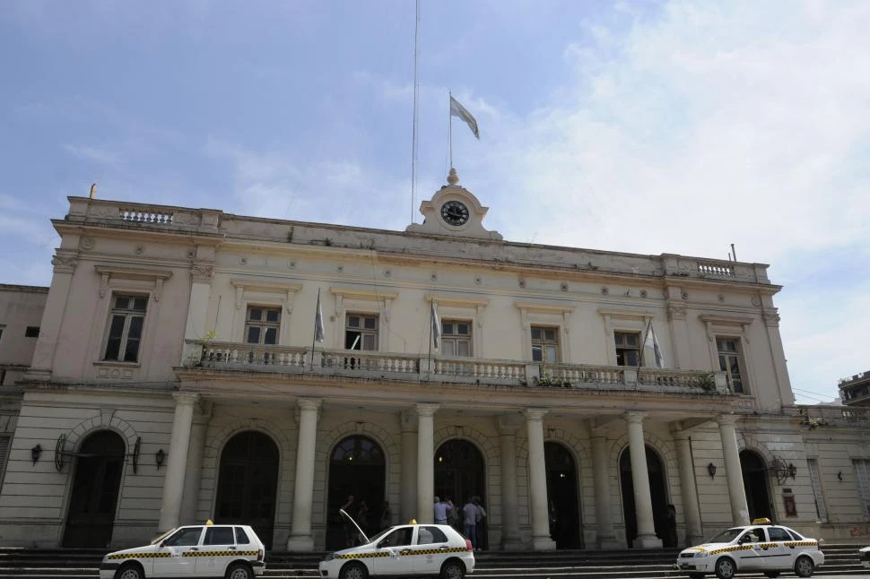 ESTACIÓN MITRE. El predio que contiene el inmueble inaugurado en 1891 está ubicado en Corrientes al 1.000, frente a la plaza Alberdi. la gaceta / foto de analia jaramillo