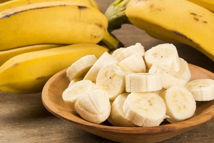 La banana posee vitaminas, minerales y nutrientes para la salud.