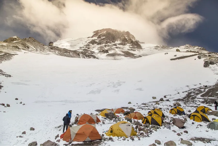 UN ASCENSO VERTIGINOSO. Una postal impactante sobre las caracteristicas de la subida en la ruta de los Polacos./INKA EXPEDICIONES