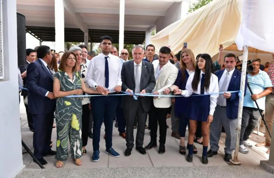 El gobernador inauguró obras en la Escuela Media de Mancopa