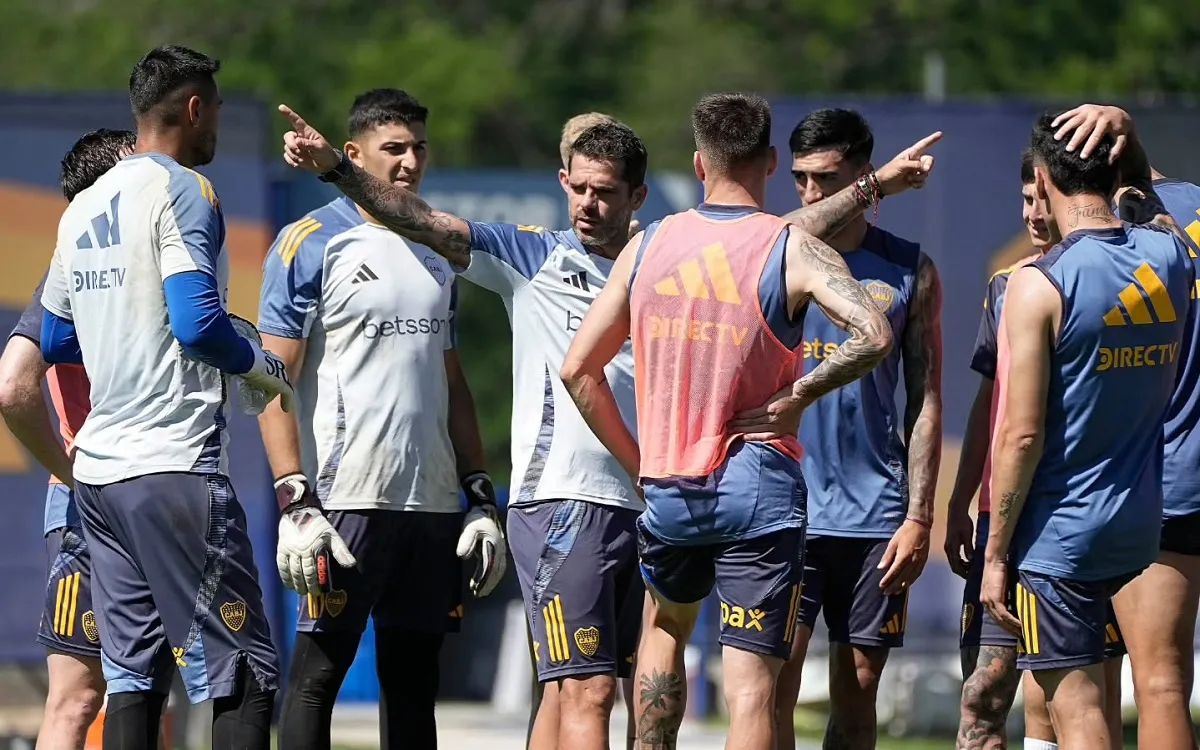 ALTERNATIVAS. Fernando Gago no quedó conforme con los niveles de Sergio Romero y Leandro Brey.