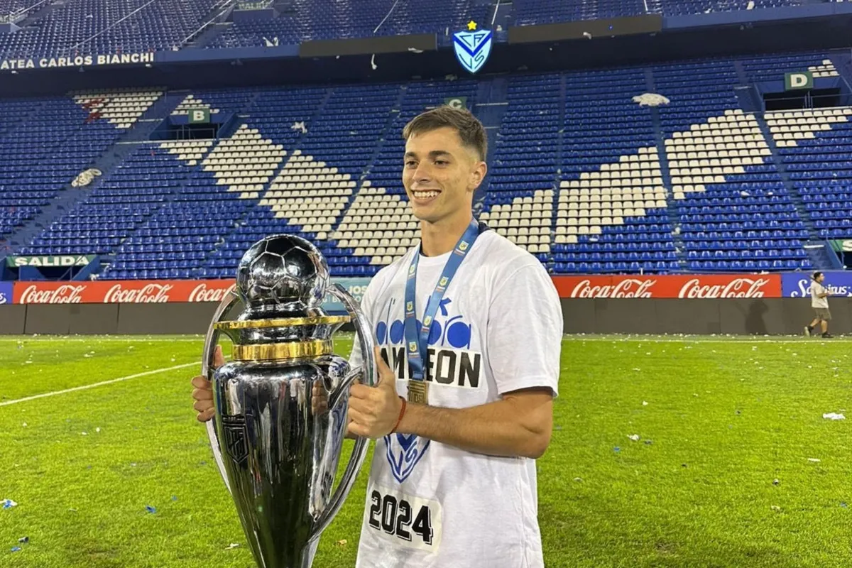 GRAN MOMENTO. Valentín Gómez conquistó la Liga Profesional con la camiseta de Vélez.