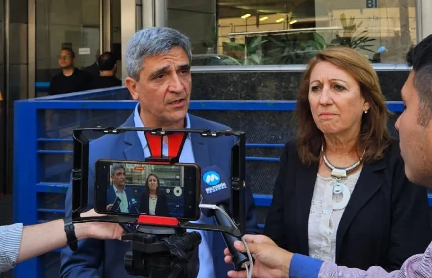 PRESENTACIÓN. Mónica Fein y Pablo Yedlin entregaron las inquietudes de la Comisión de Salud en el PAMI @pyedlin