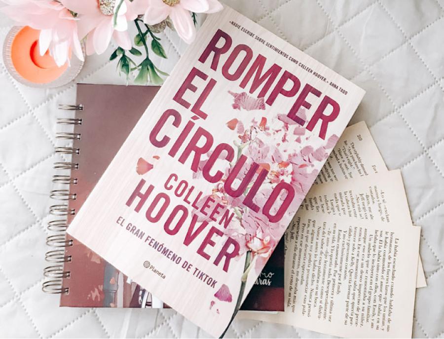 LIBRO POPULAR. Una novela de Colleen Hoover para regalar esta Navidad. / ATRAPADASENLASLETRAS.