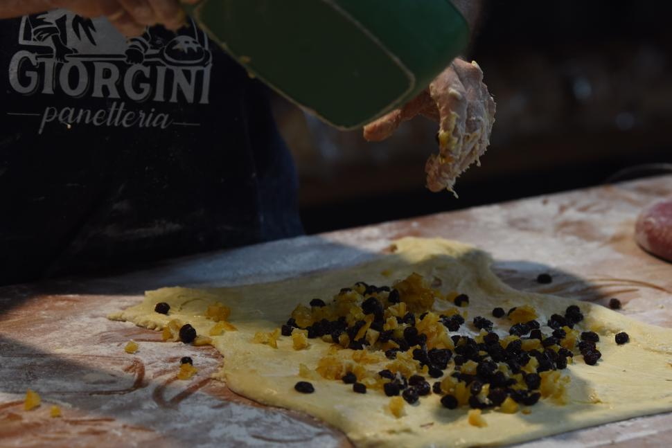 LA RECETA. Contiene cáscara de naranja confitada y pasas de uvas.