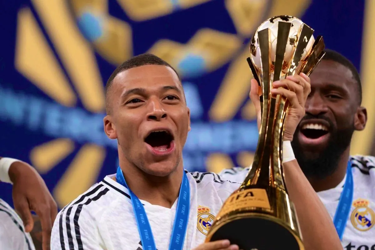 CONTENTO. Mbappé fue clave en Real Madrid para conquistar la Copa Intercontinental.