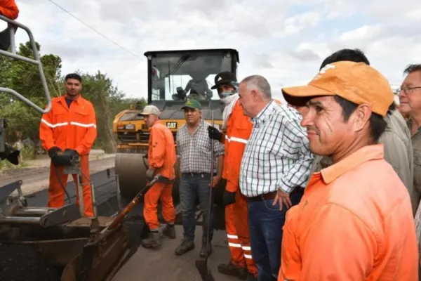 Con la presencia de Jaldo, comenzaron las obras de repavimentación de la ruta 329