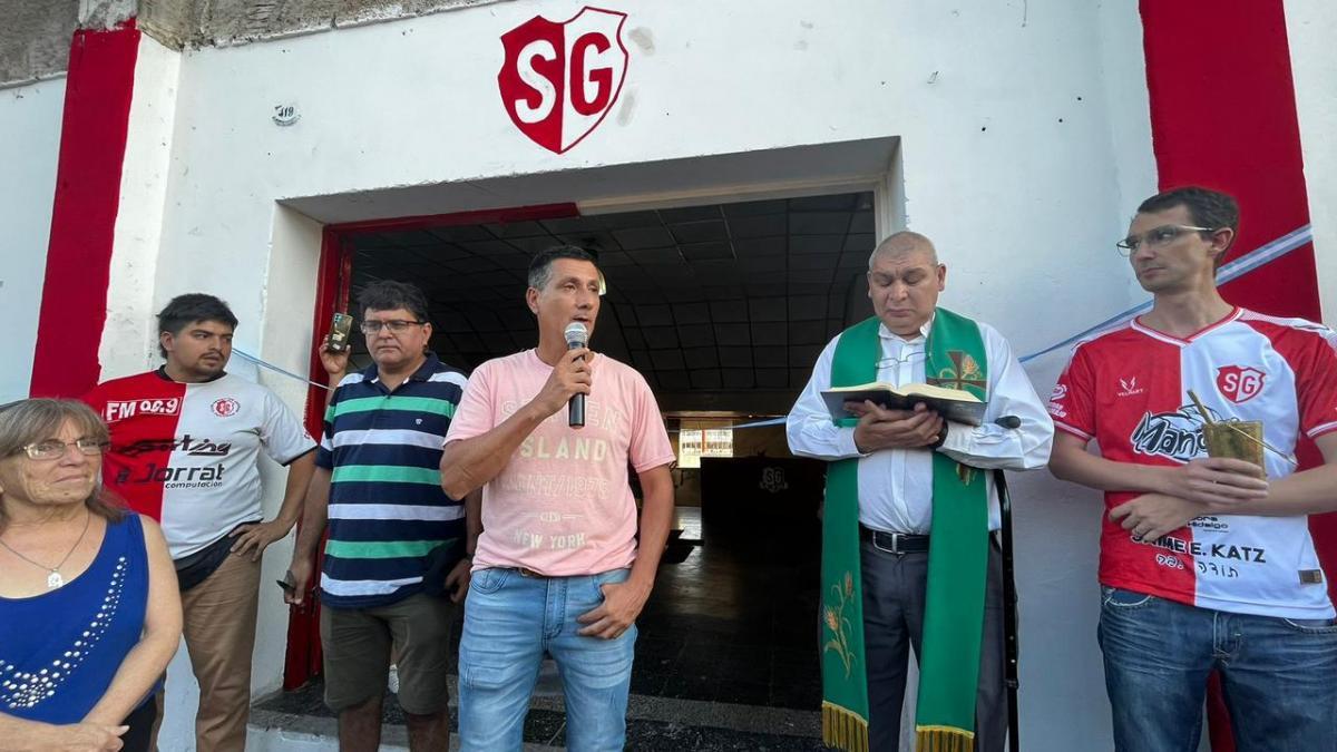 EN LO MÁS ALTO. Enrique Chamorro fue campeón en Sportivo Guzmán como jugador, entrenador y presidente.