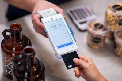 Tarjetas de crédito: crece la morosidad y el costo financiero total sigue por encima del 100% en muchos bancos