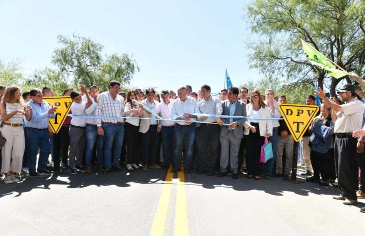 ACTO PROTOCOLAR. El gobernador Jaldo y el vice Acevedo dejaron habilitada esta etapa de la ruta 307.