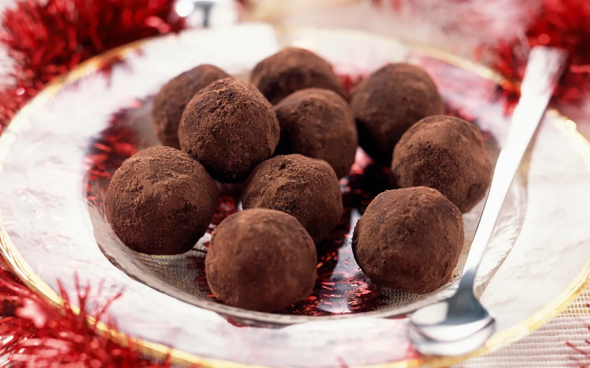 Trufas navideñas para disfrutar un postre saludable en estas épocas. 