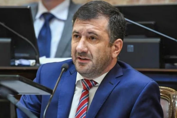 La Justicia rechazó el planteo del destituido senador Kueider