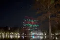 Espectáculo navideño termina en tragedia: drones caen del cielo y hieren gravemente a un niño de siete años