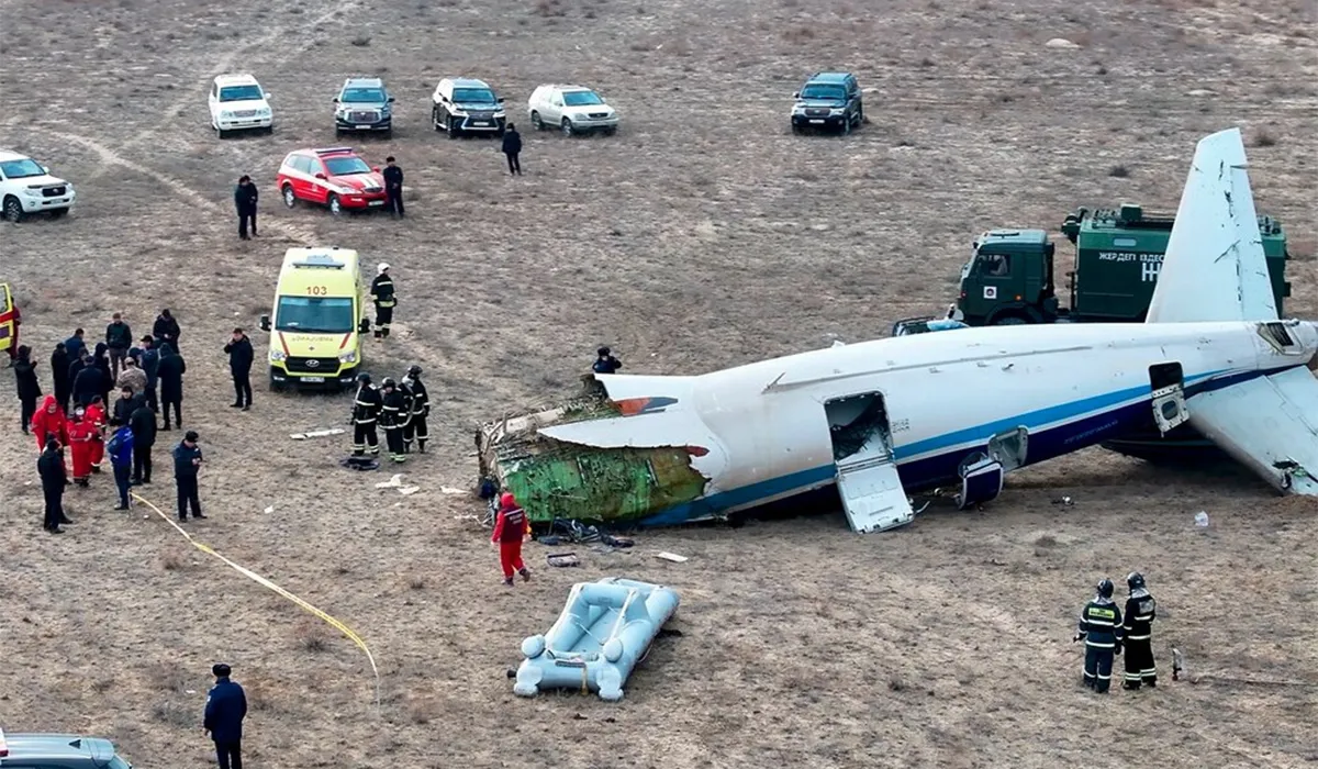 Un avión de Azerbaijan Airlines se estrelló en Kazajistán: confirmaron la muerte de 39 pasajeros