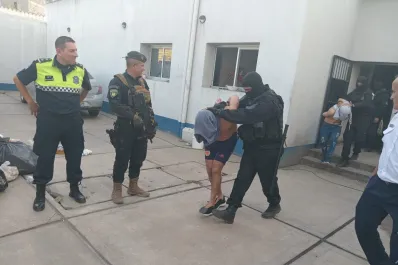 VIDEOS. Por protestar, trasladaron a 100 detenidos al penal de Benjamín Paz