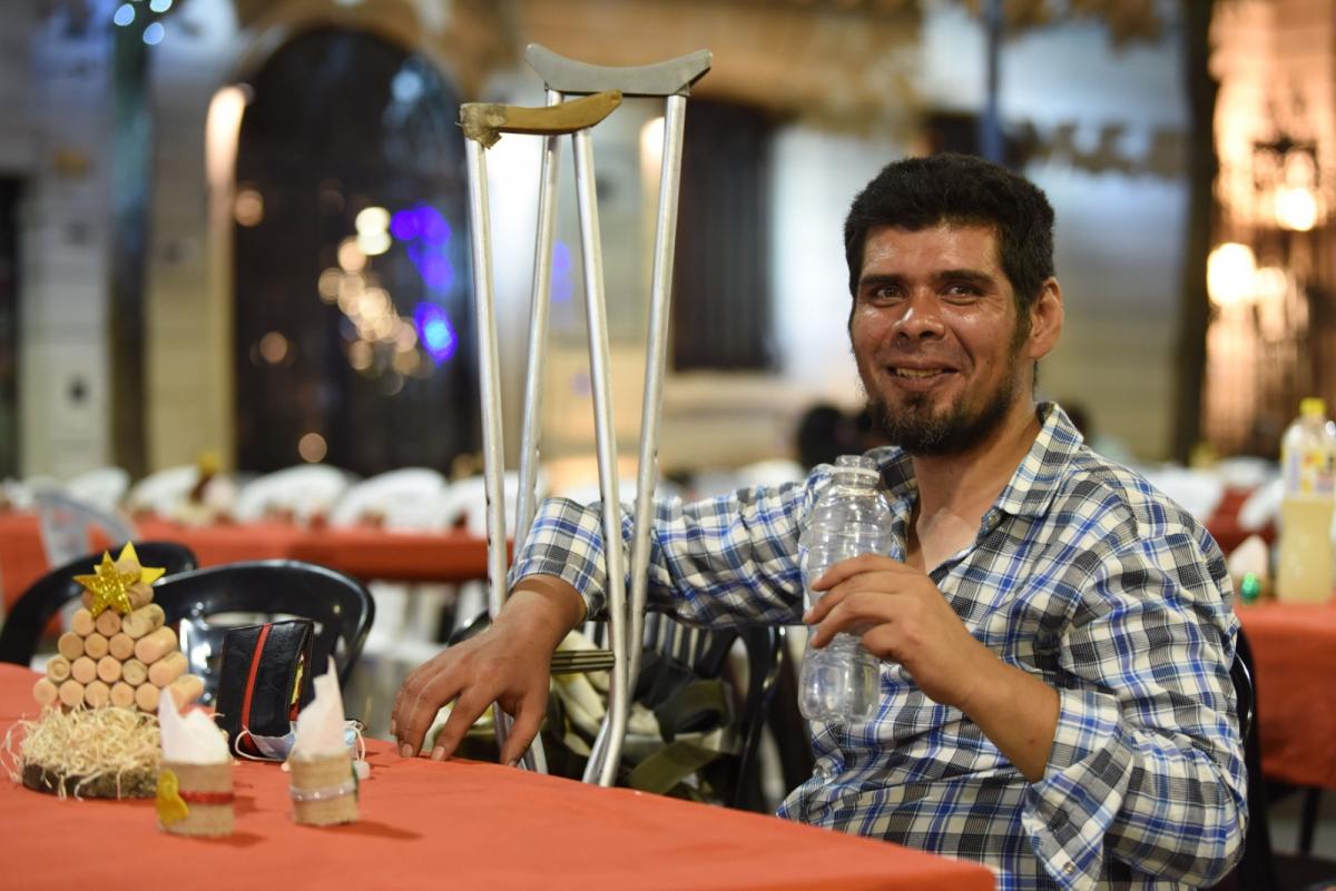 ESPERANZADO PESE A TODO. El fueguino Cristian Alberto Monje superó todo tipo de obstáculos, pero nada le quita su sonrisa. LA GACETA / FOTO DE DIEGO ARÁOZ