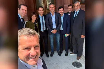 El presidente Javier Milei recibe al bloque de diputados de la UCR en la Casa Rosada