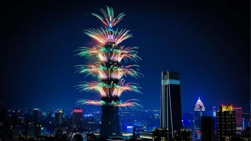 Taipei es uno de los lugares que más invierte en sus shows de fuegos artificiales en el mundo.