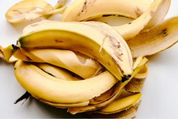 Cuáles son los cinco beneficios desconocidos de la cáscara de banana