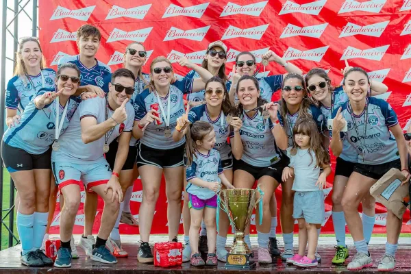 Formaron De Taquito FC en familia, fueron invictas y ganaron la copa de oro en Las Cañas