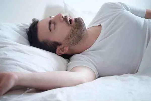 Cuál es el curioso alimento que ayuda a evitar los ronquidos y dormir mejor