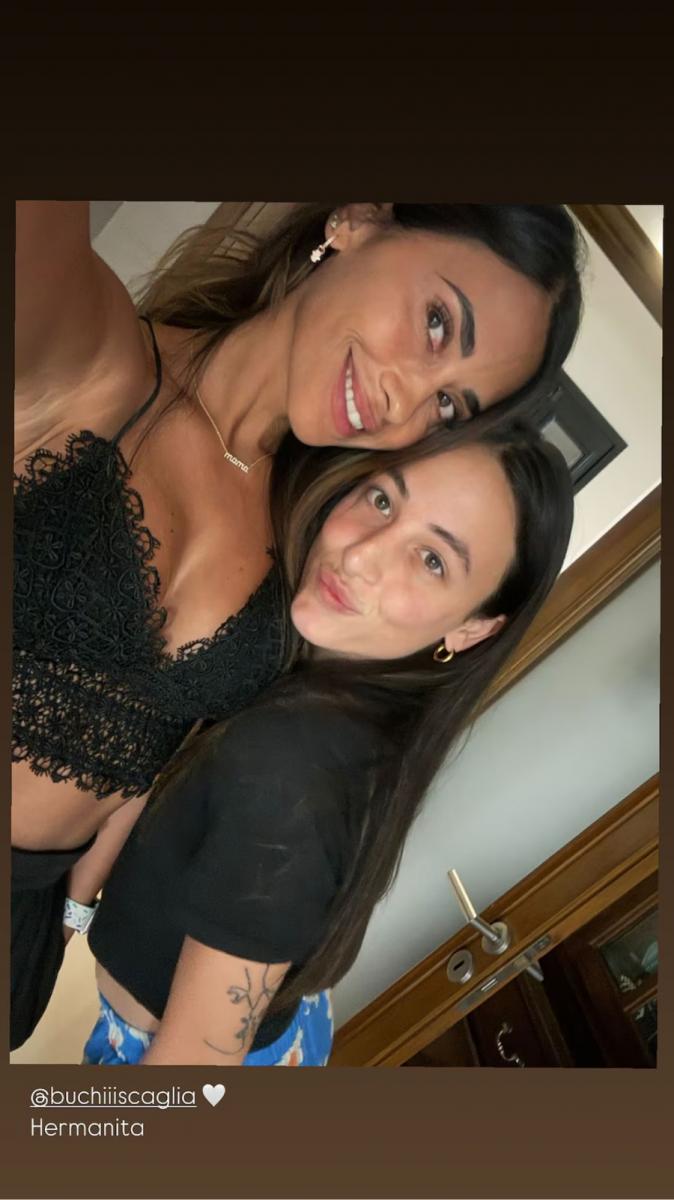 Antonela Roccuzzo junto a su prima