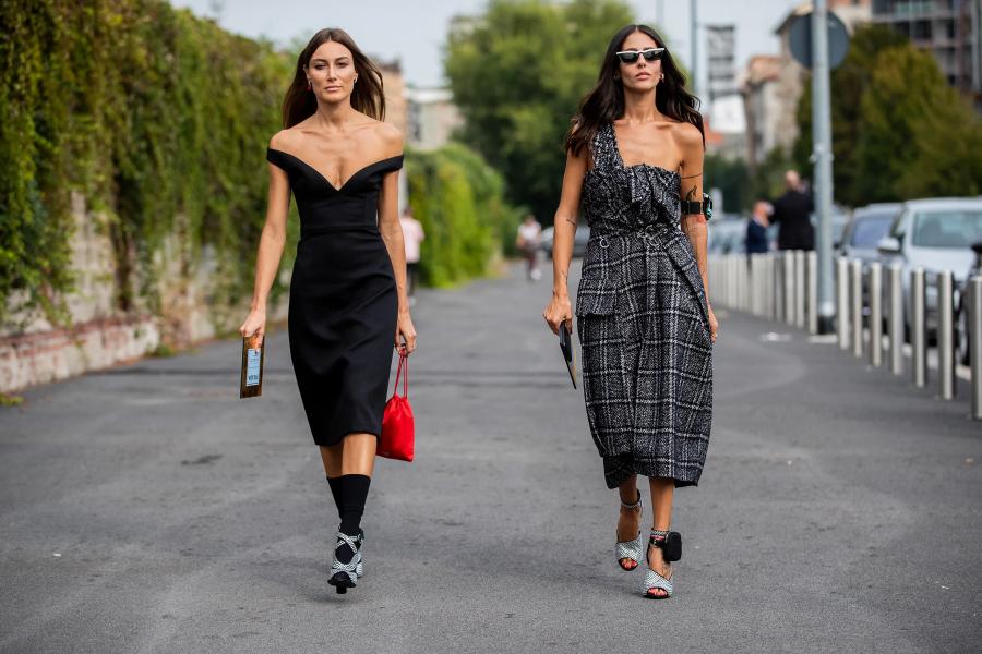 CLÁSICOS DE LAS FIESTAS. Los vestidos midi se destacan por su versatilidad de combinación. / VOGUE