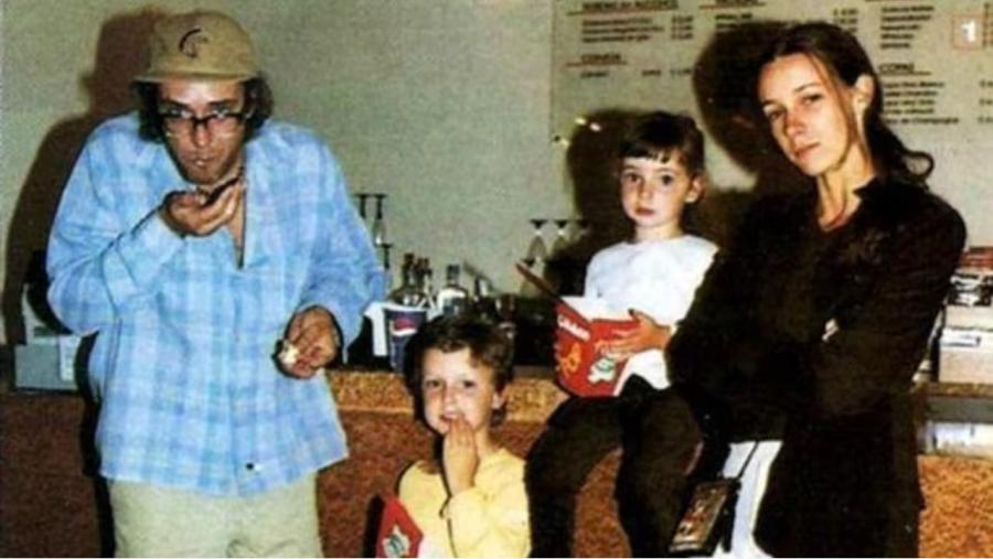 Gustavo Cerati y Cecilia Amenábar junto a sus hijos, Benito y Lisa