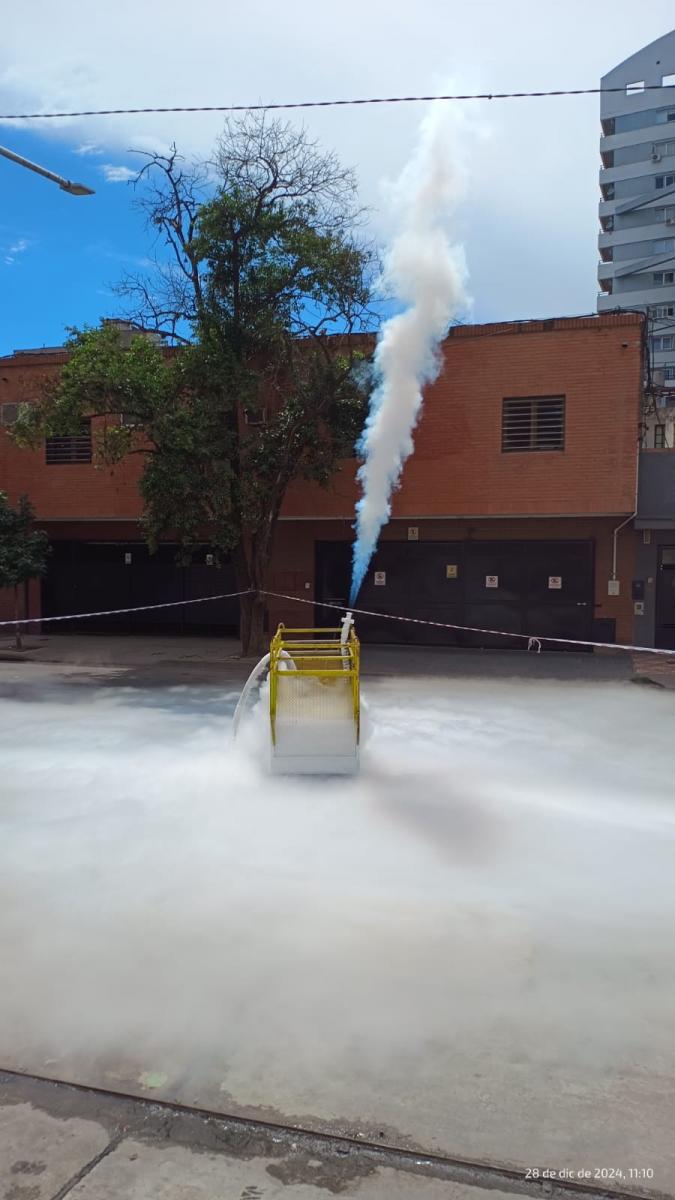 Cambio del tanque de oxígeno en el hospital Padilla.