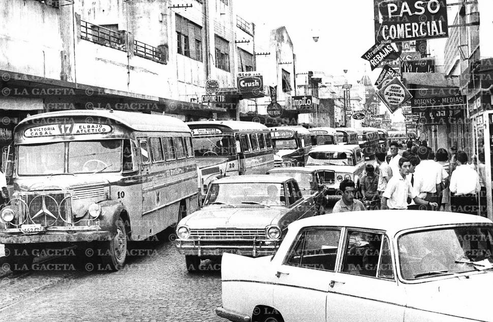 Recuerdos fotográficos: cómo era el transporte público a lo largo de distintas décadas en Tucumán