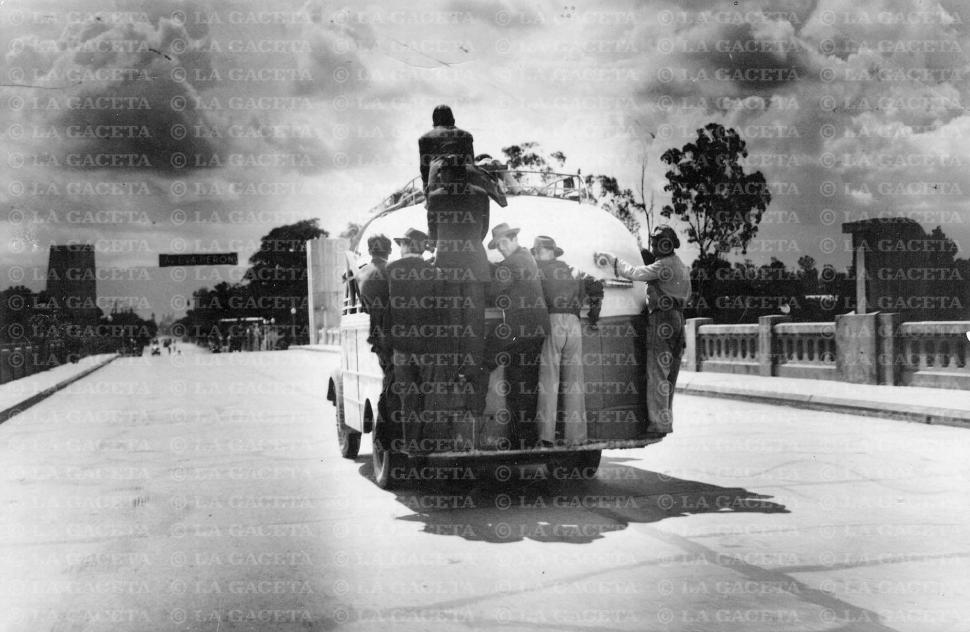 Recuerdos fotográficos: cómo era el transporte público a lo largo de distintas décadas en Tucumán