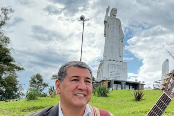 Coqui Sosa recorre el cancionero popular navideño en el cerro San Javier