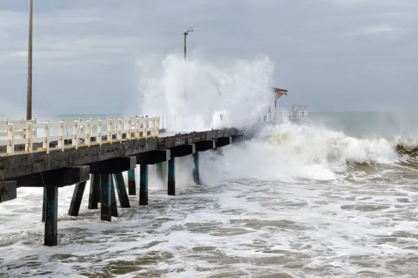 Olas de más de tres metros afectaron la zona costera del norte de Perú