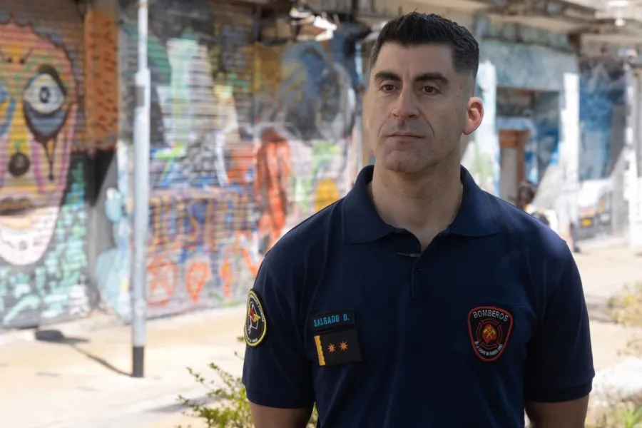 Darío Salgado tenía 24 años cuando le tocó el momento más duro de su larga trayectoria como bombero de la Ciudad. 
