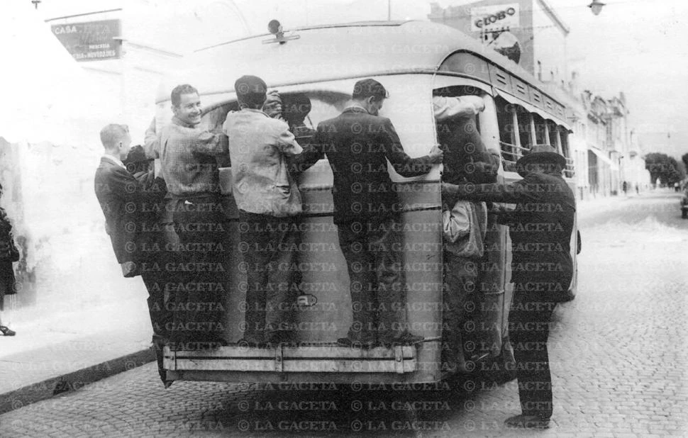 Recuerdos fotográficos: cómo era el transporte público a lo largo de distintas décadas en Tucumán